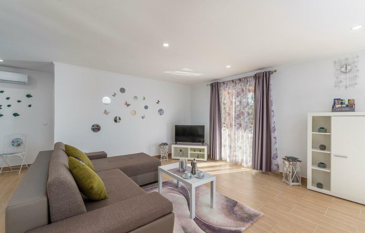 Apartment Kata With Private Pool Radetići 外观 照片