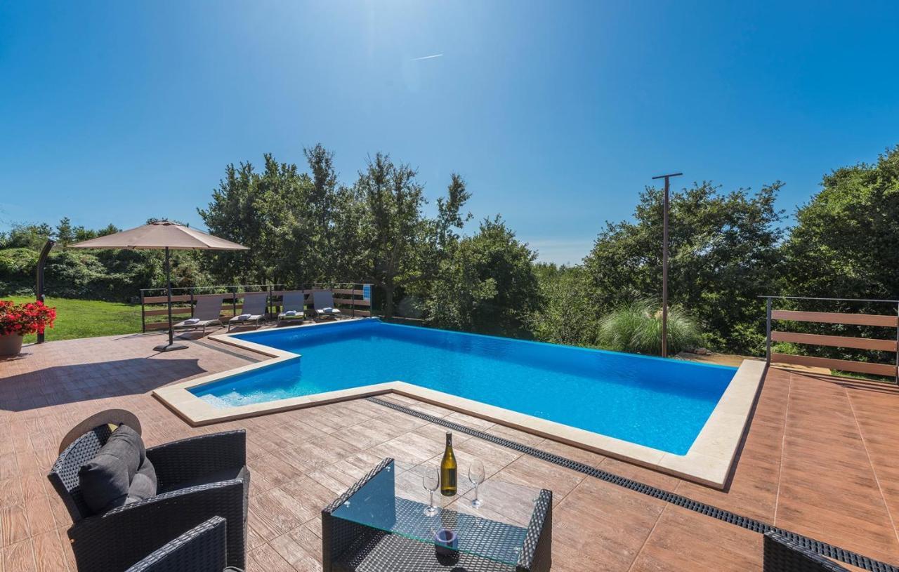 Apartment Kata With Private Pool Radetići 外观 照片