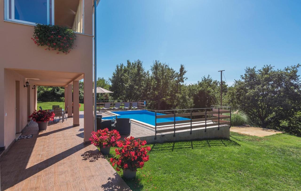 Apartment Kata With Private Pool Radetići 外观 照片